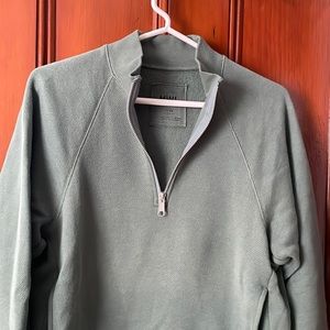 Madewell women’s XS sage green quarter-zip sweatshirt, fleece lined + pockets.